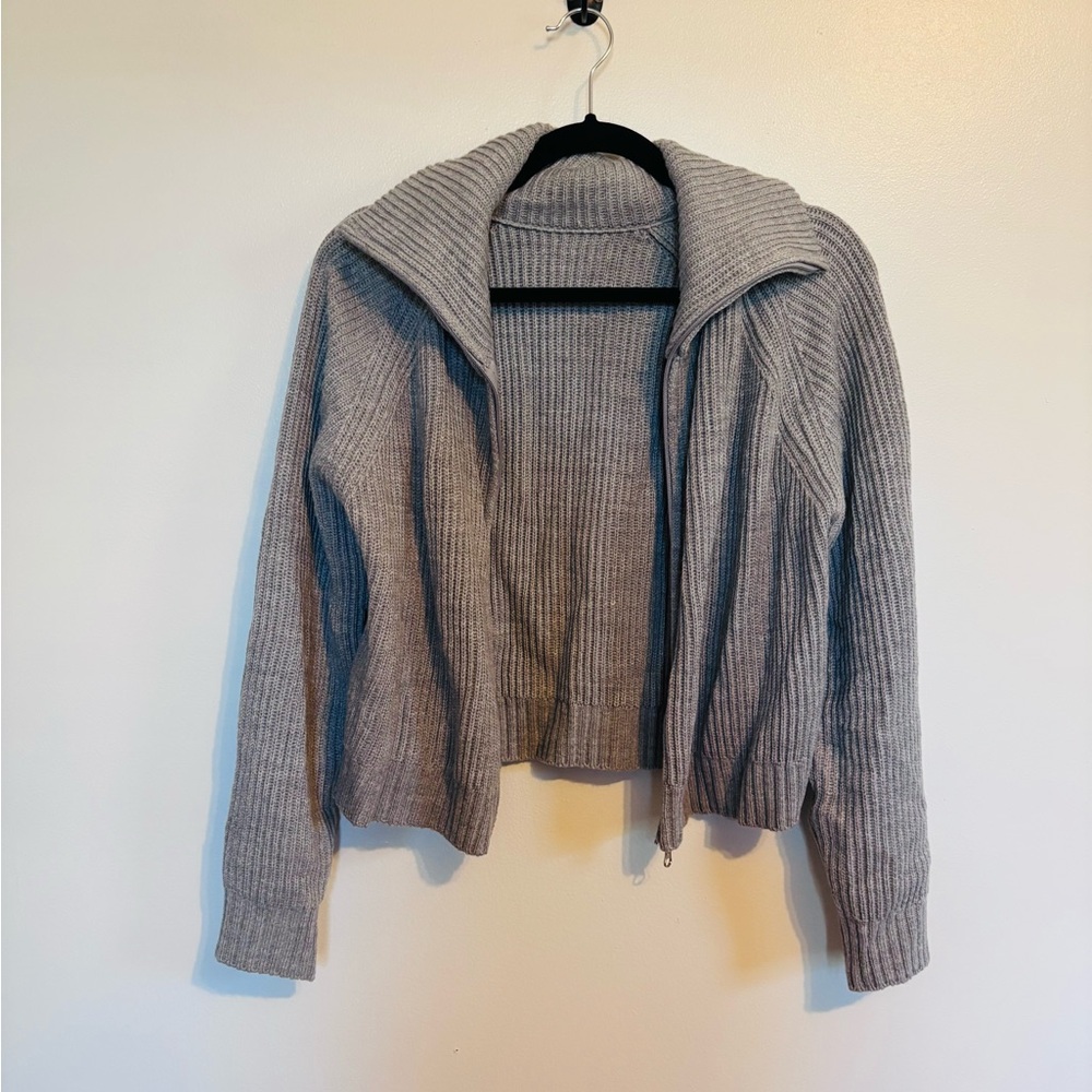 Grey zip up ribbed sweater with folded collar size large, no tags